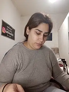 nahiarabiel33 online show from June 12, 5:10 pm