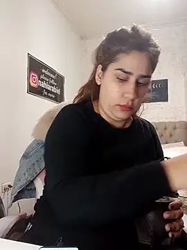 nahiarabiel33 online show from June 4, 5:50 pm