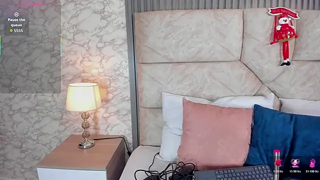 violett fowlerxx online show from November 30, 4:49 am