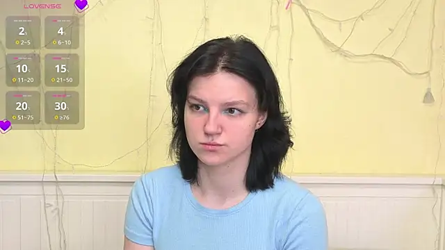 LatinaHuguenin online show from December 15, 7:02 am