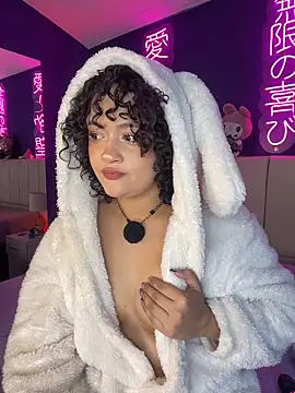  sarahRose online show from April 3, 4:10 am