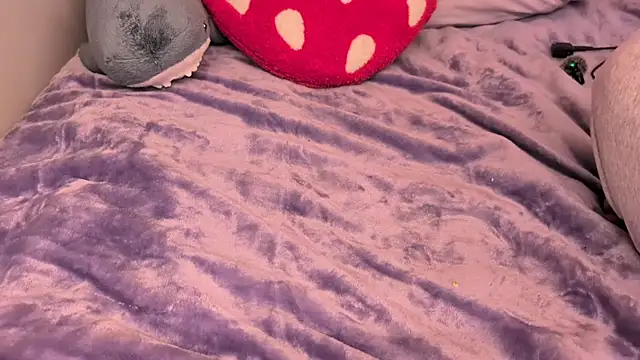 chloehollis online show from November 23, 8:32 pm