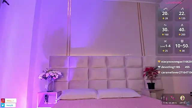 Heicy--01 online show from November 26, 8:21 pm