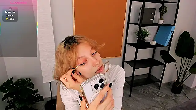 CindyMoriLove online show from April 9, 6:05 am