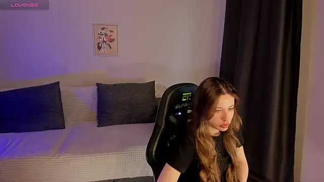 eirakiliana online show from November 19, 7:30 am