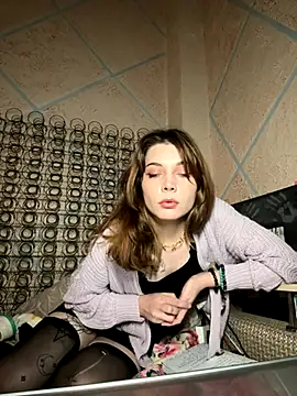 MiaDinA online show from November 11, 12:57 pm