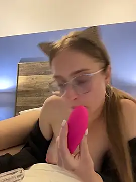 EveLunny online show from April 8, 4:58 am