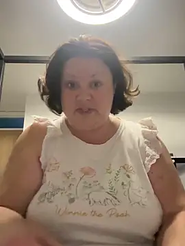 RealWoman84 online show from November 9, 9:44 pm