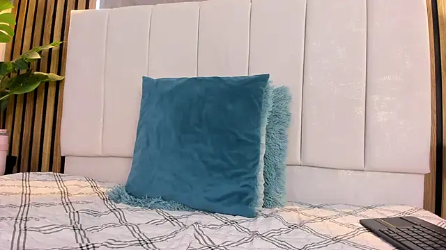 Carlotta de velour online show from March 28, 8:36 am