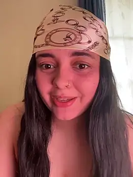 candicewest  online show from February 21, 5:02 pm