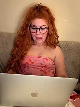 LillieMaee online show from December 4, 1:41 am