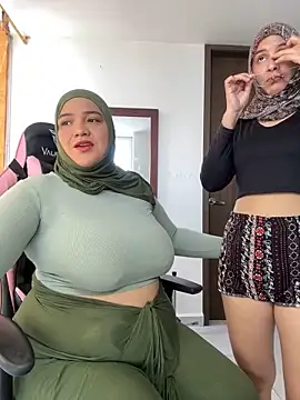 Snapshot of sweetmuslim01 chatting on September 29, 4:56 pm sweetmuslim01 online show from September 29, 4:56 pm