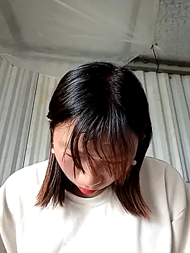 julybi online show from December 5, 6:35 am