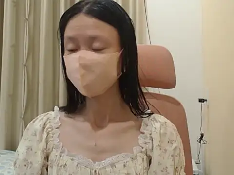 Lil-Cherries online show from April 16, 3:33 pm