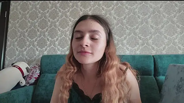 SweetLiaison online show from July 19, 6:48 am