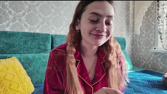 SweetLiaison online show from April 1, 7:09 am