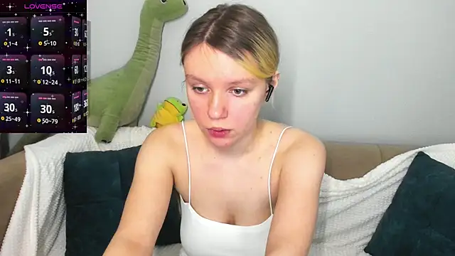 Monisees online show from December 20, 2:26 am