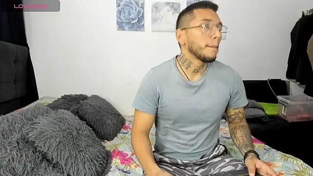 ariannawil online show from December 15, 12:49 am