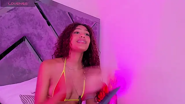 luciagray1 online show from March 8, 1:13 am