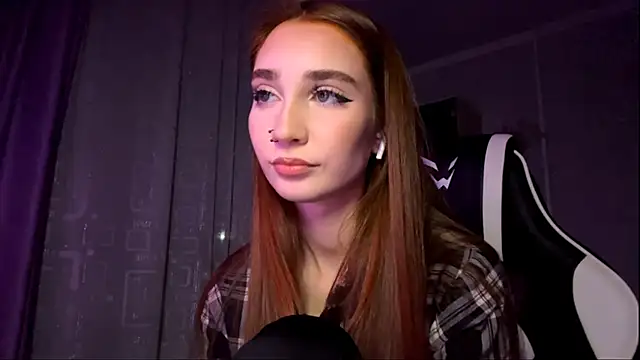 HollyPaw online show from November 13, 7:46 pm