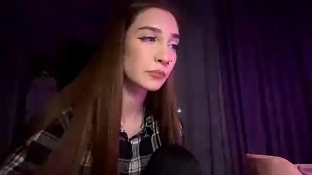 HollyPaw online show from December 3, 7:05 pm