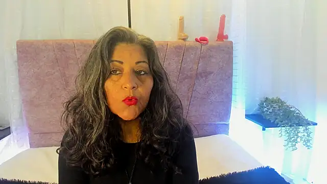 Victoriaa Anderson online show from March 18, 7:30 pm