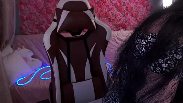 CarolinaaFoxyyy online show from May 20, 6:49 pm