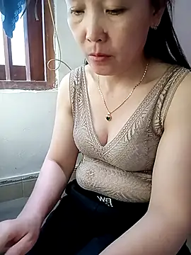 Feeling-hot online show from April 14, 5:40 am