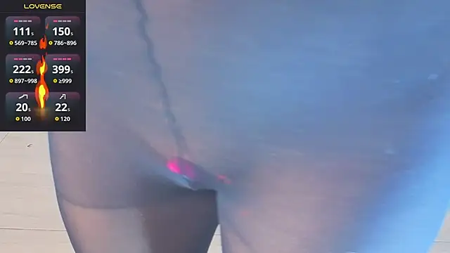 Tania Diaz  online show from December 5, 7:59 pm