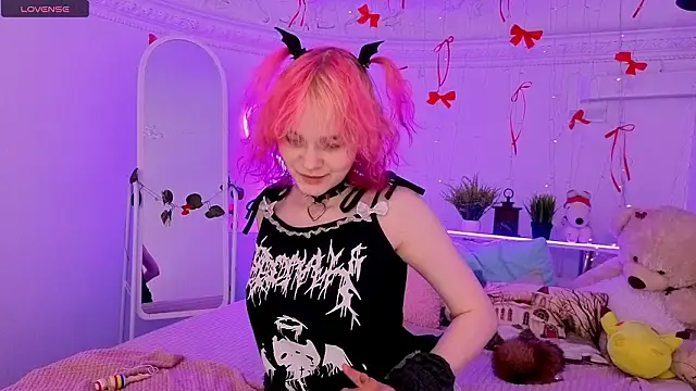 Awawrin online show from February 12, 9:05 pm