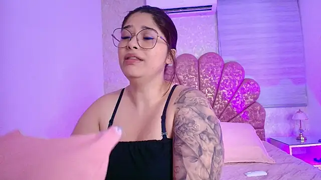 mia fontana  online show from November 22, 11:57 am