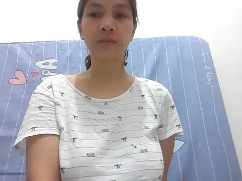 hotsexytits4U online show from December 13, 9:10 pm