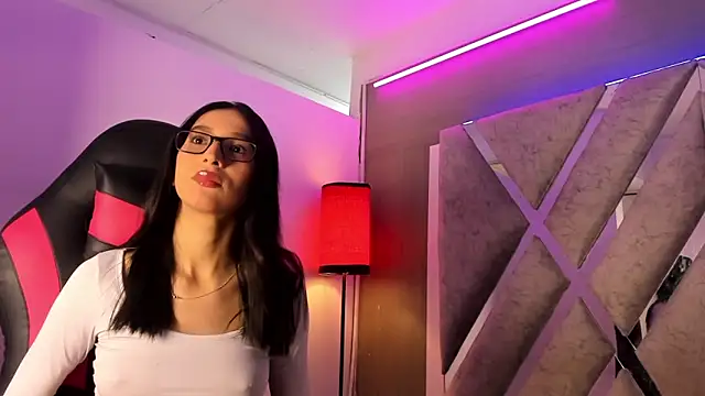 mia fowler1 online show from November 12, 12:58 pm