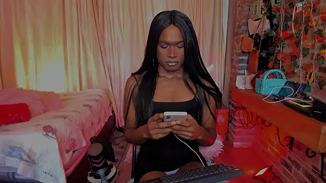 LaGoldenBitch online show from March 8, 1:15 pm