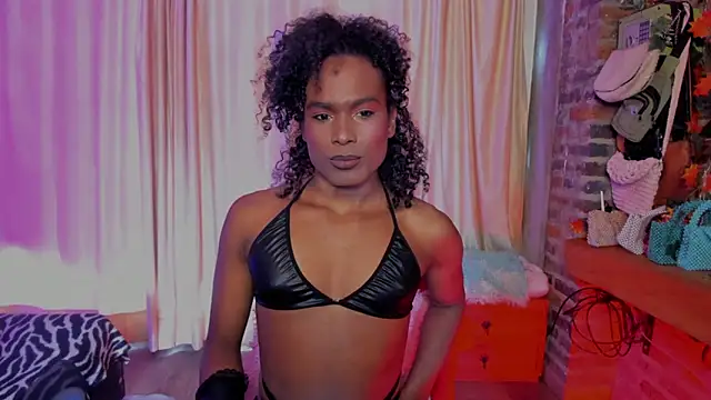 LaGoldenBitch online show from April 5, 3:33 pm