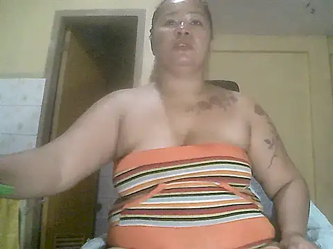 loriepinay46 online show from February 7, 11:08 pm