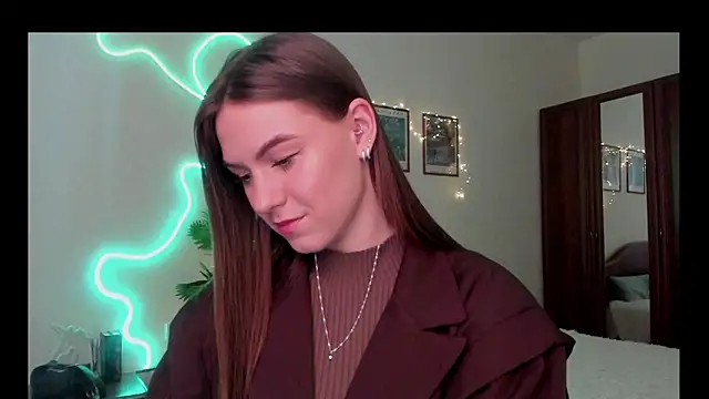 luna lust 212 online show from February 23, 12:15 pm