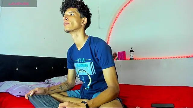 kaiborman00 online show from March 6, 3:12 am