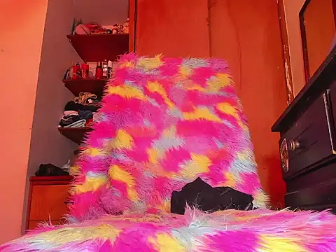 saracush17 online show from March 30, 4:17 pm