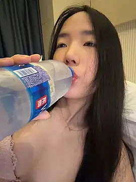 TinyBabe online show from April 10, 2:23 pm