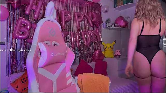 CheekySashaCharm online show from December 18, 7:35 am