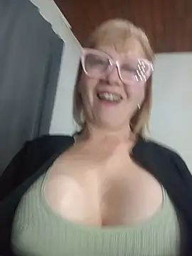 SexyMilf1211 online show from July 16, 8:57 pm