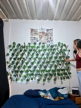 Hailee 520 online show from November 22, 4:20 pm