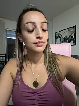 Snapshot of BelleLouise13 chatting on October 17, 9:18 pm BelleLouise13 online show from October 17, 9:18 pm