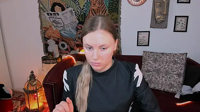 SandraLindsey online show from December 2, 9:44 am