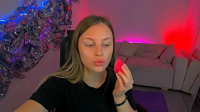 SandraLindsey online show from December 4, 2:19 pm