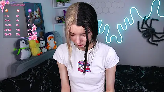 Emmie shy online show from April 8, 7:49 pm