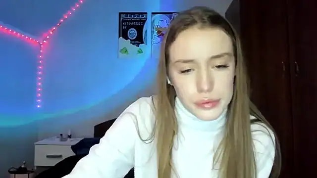 tinyglow online show from March 11, 9:06 pm