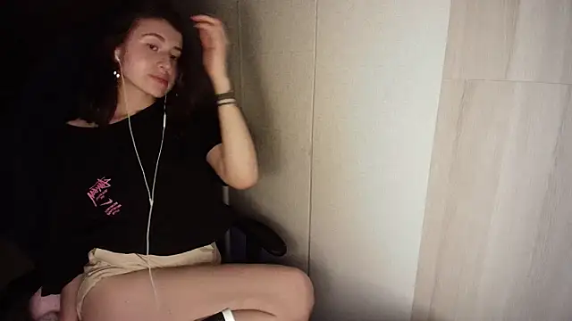 KristinaScott online show from March 7, 5:20 pm