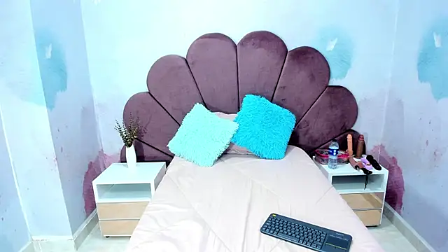 Kendall curves online show from July 9, 12:57 am